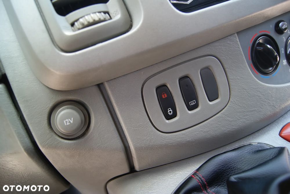 Renault Trafic - 32