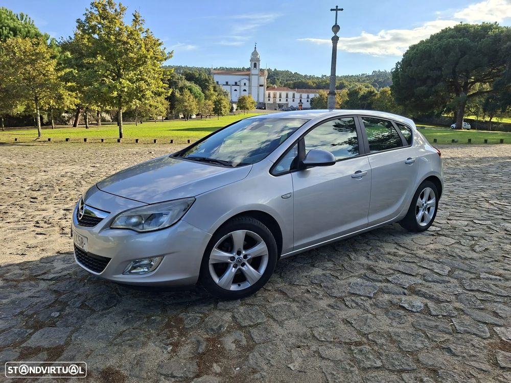 Opel Astra 2010 photo 3