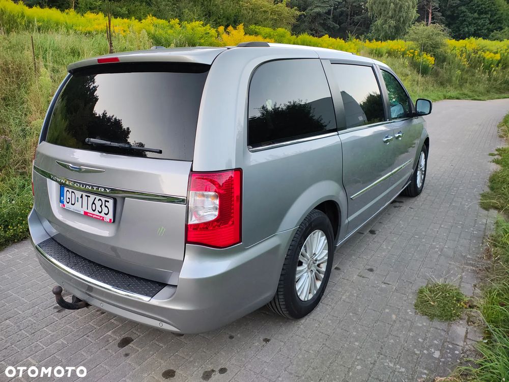 Chrysler Town & Country 3.6 Limited - 11