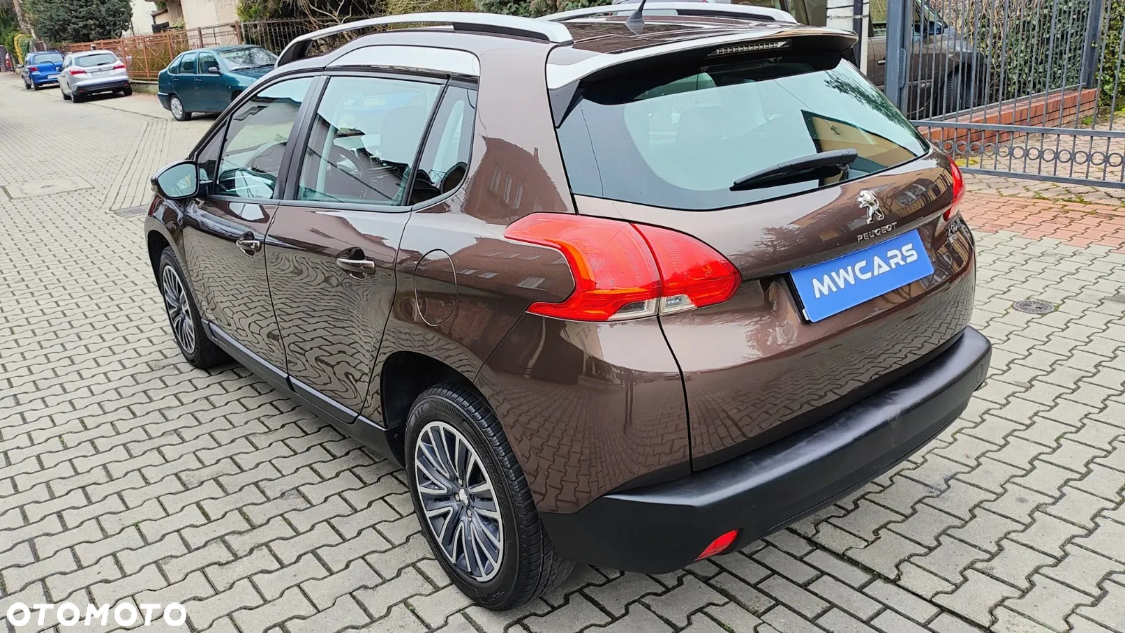 Peugeot 2008 1.6 e-HDi Style S&S - 4