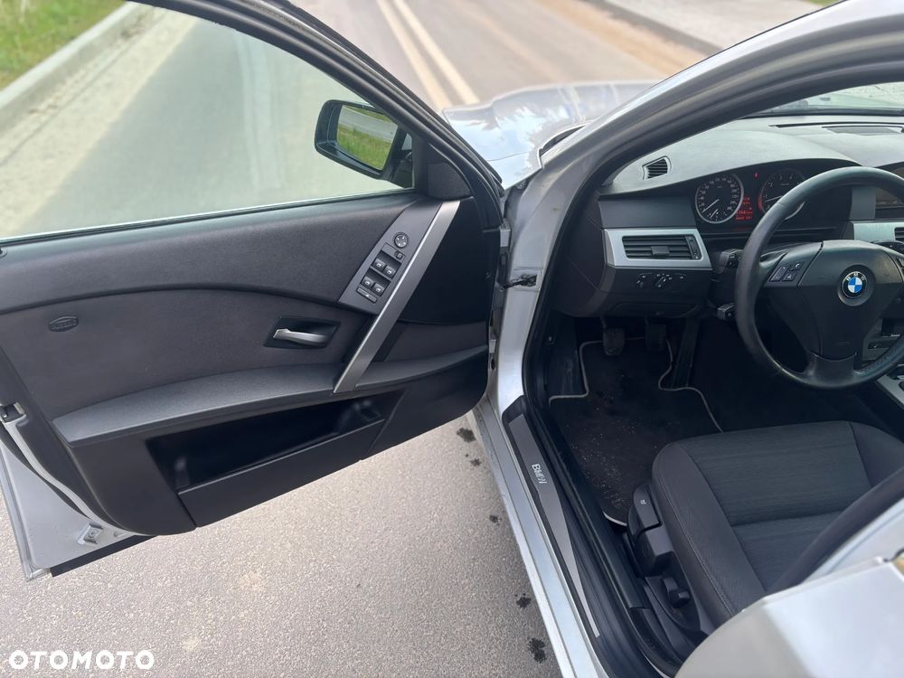 BMW Seria 5 523i - 7