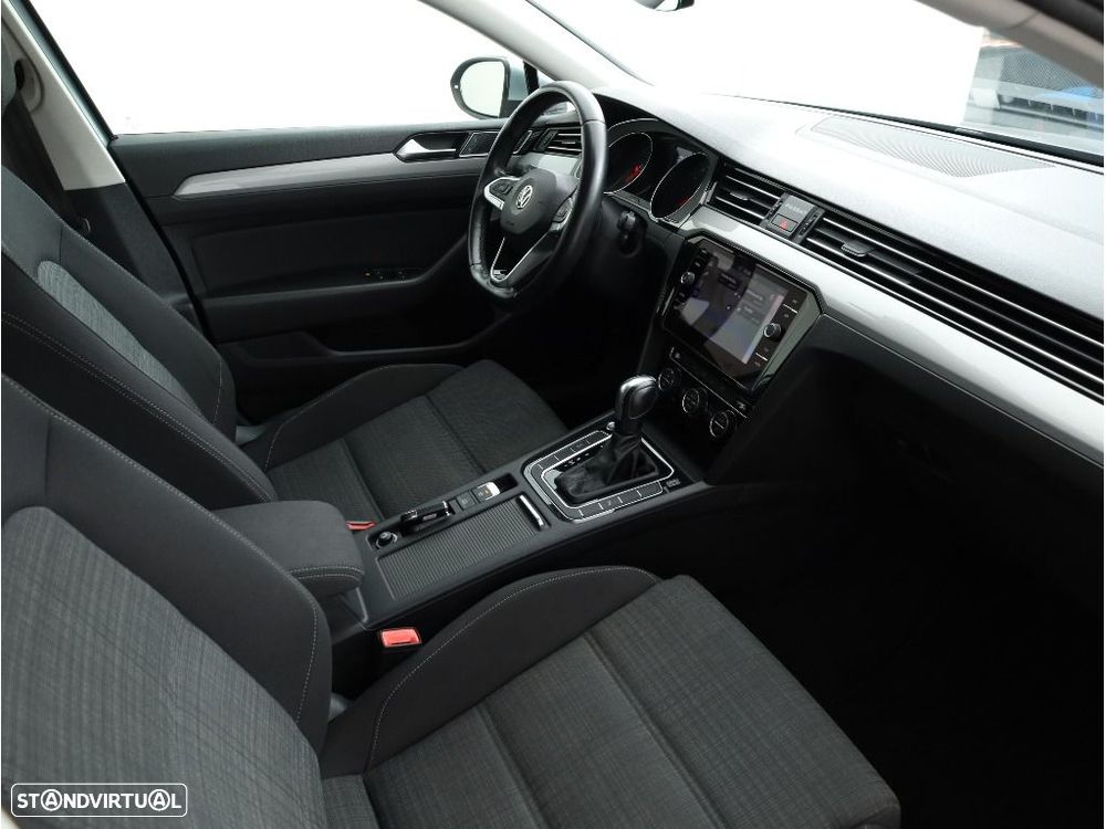 VW Passat Variant 2.0 TDi Business DSG - 24