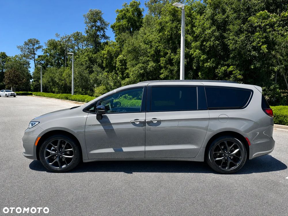 Chrysler Pacifica - 3