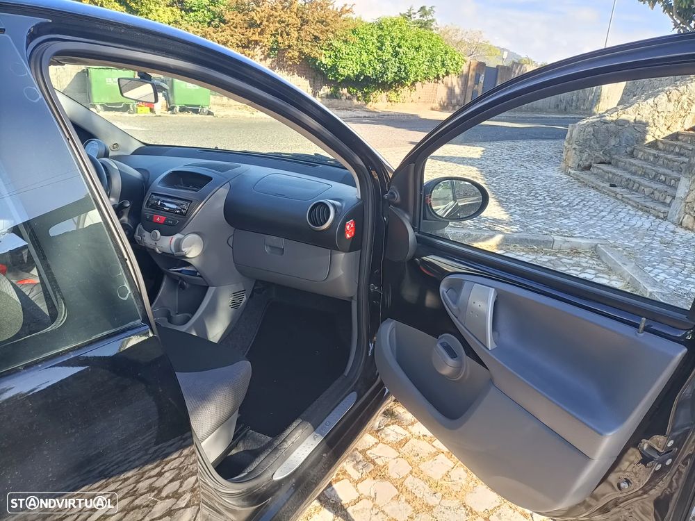 Toyota Aygo 1.0 Plus Sport Pack - 3
