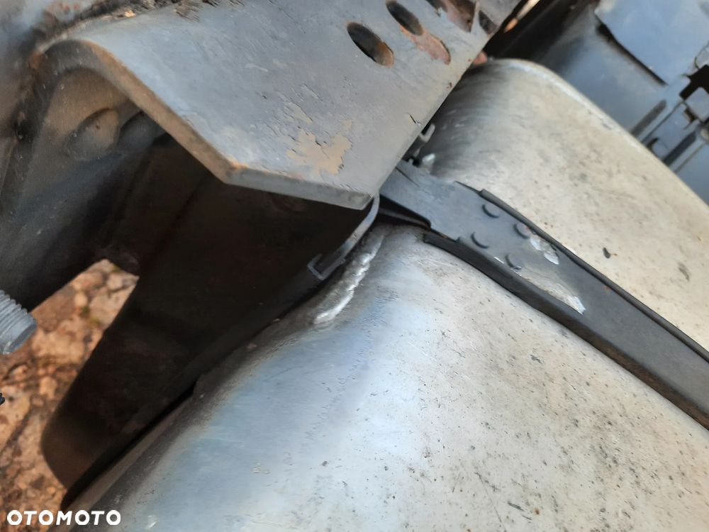 Zbiornik Paliwa 700 L Kompletny + Dystanse Scania R - 3