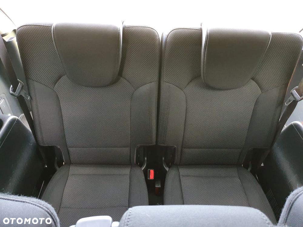 Kia Carens 1.6 GDI Dream-Team Edition - 26