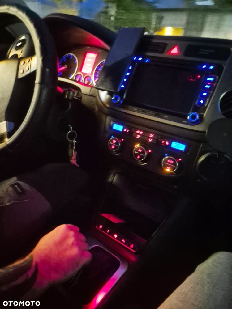 Volkswagen Tiguan - 19