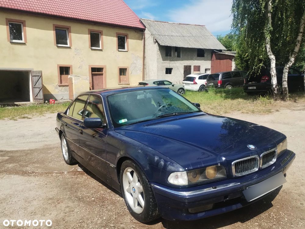 BMW Seria 7 750i - 10