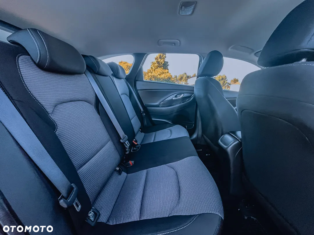 Hyundai i30 1.6 D Classic + - 13