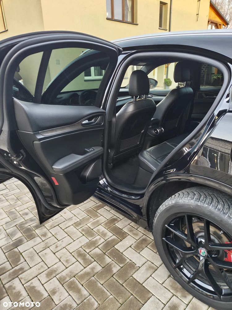 Alfa Romeo Stelvio 2.0 Turbo 16V AT8-Q4 Ti - 11