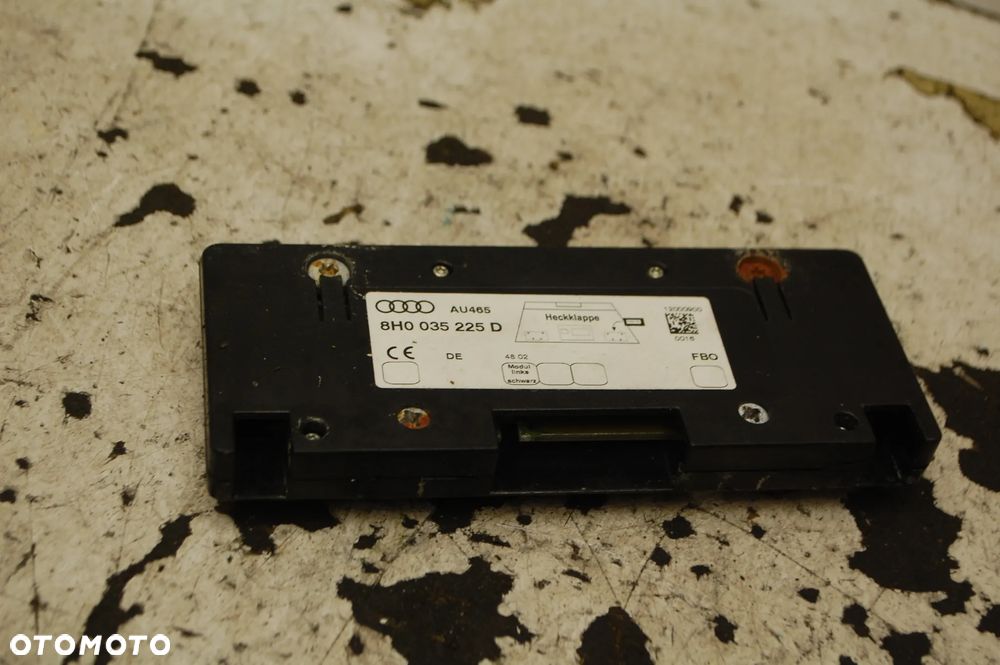 WZMACNIACZ ANTENY AUDI A4 B7 B6 CABRIO 8H0035225D - 1