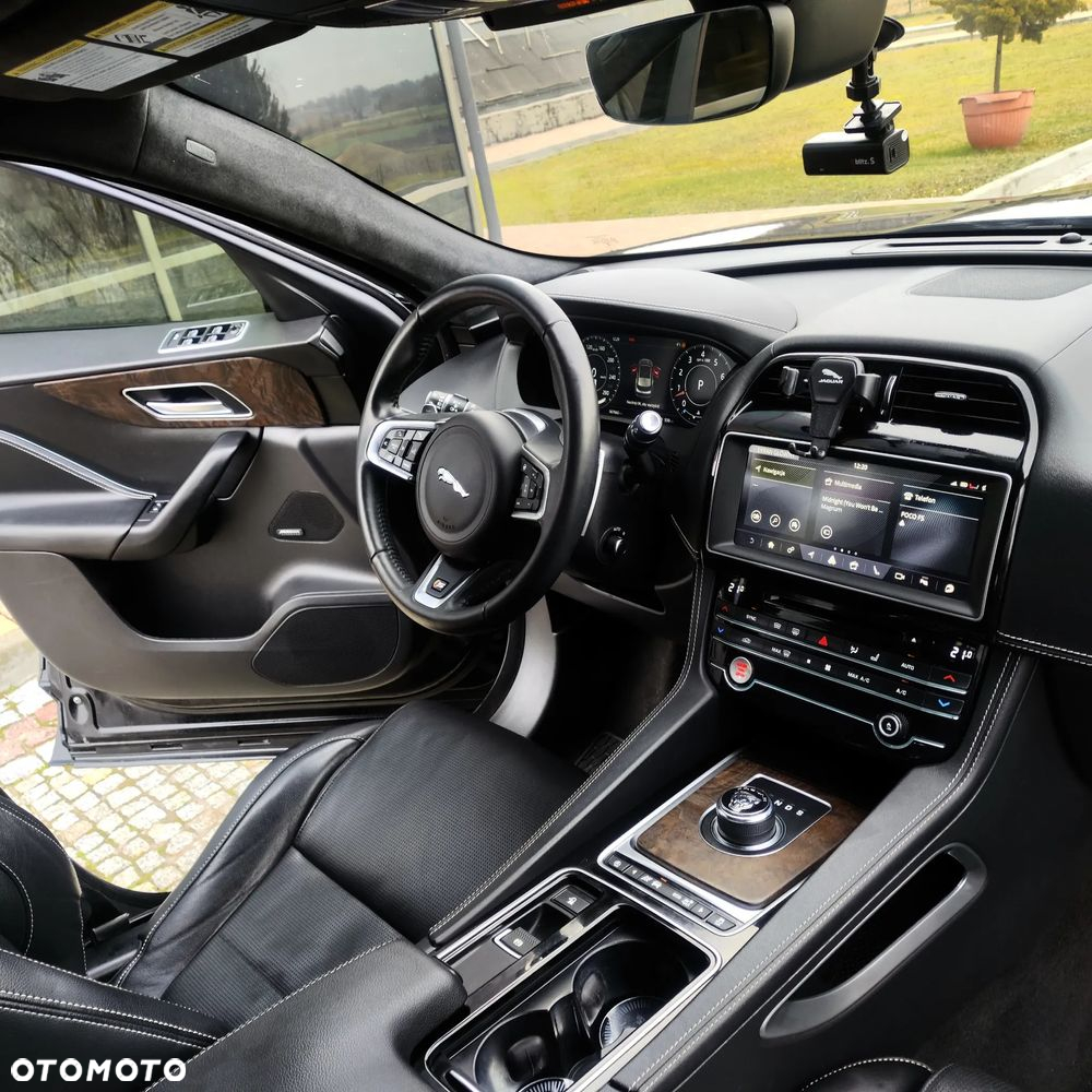 Jaguar F-Pace S AWD - 21