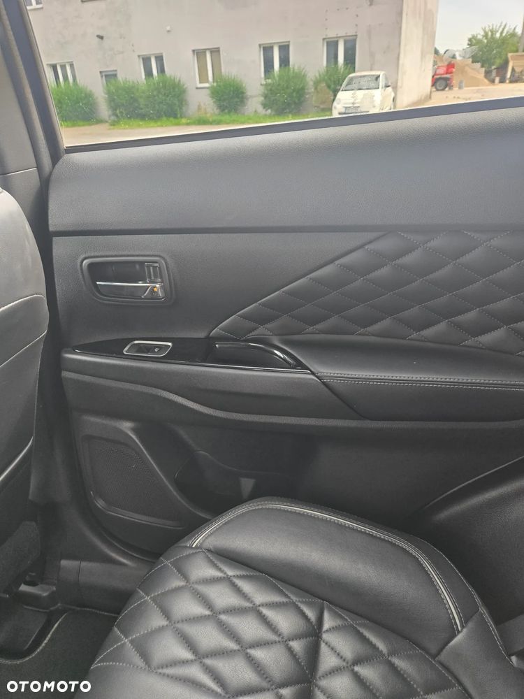 Mitsubishi Outlander - 13