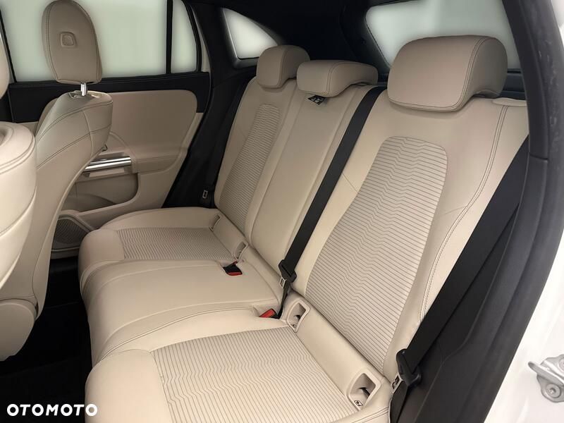 Mercedes-Benz GLA 200 - 20