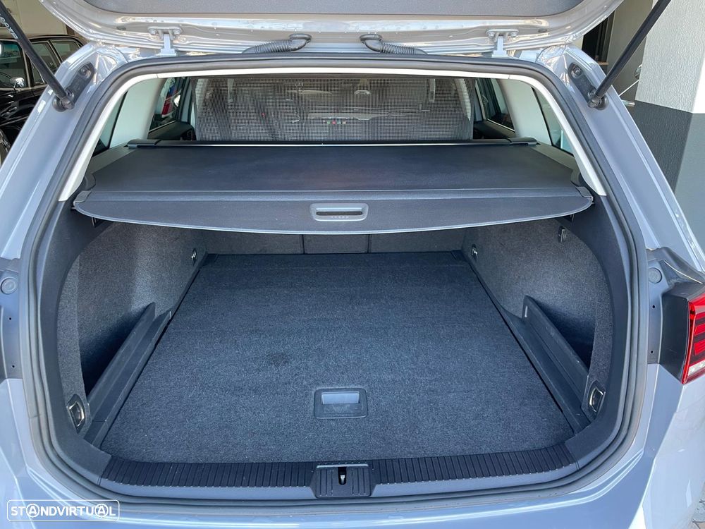 VW Passat Variant 2.0 TDi Business DSG - 17
