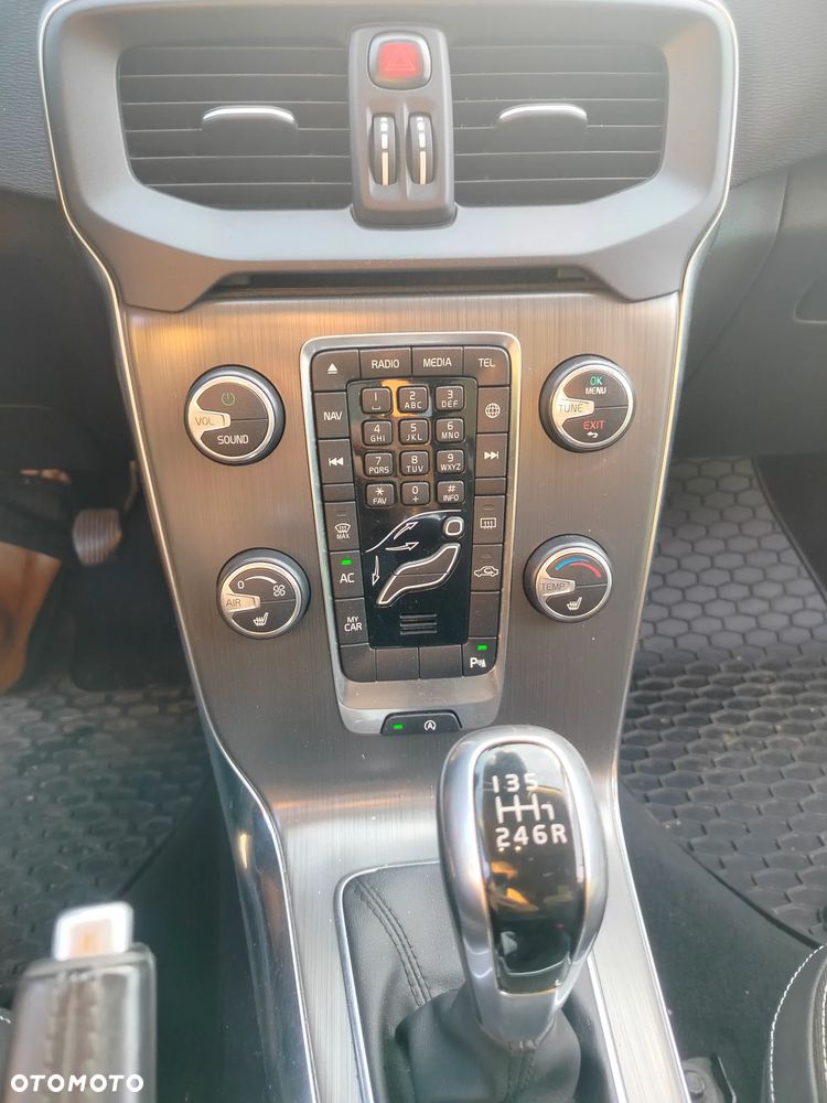 Volvo V40 D2 - 14