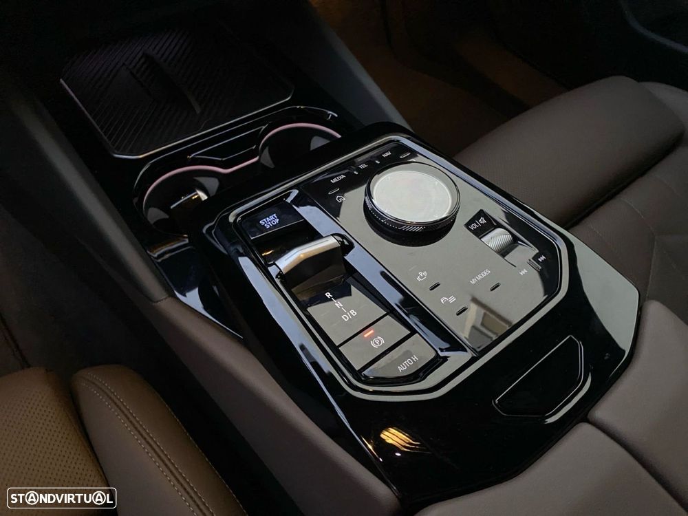 BMW i5 eDrive40 Pack Desportivo M - 14