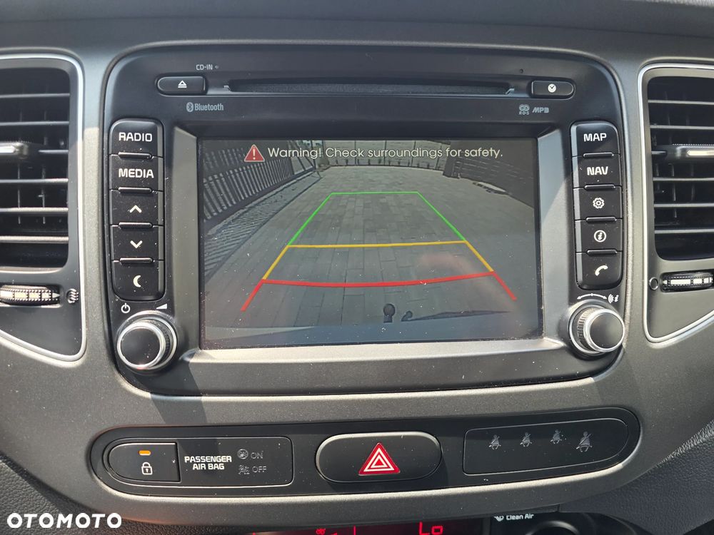 Kia Carens 1.7 CRDi 141 UEFA EURO 2016 - 9