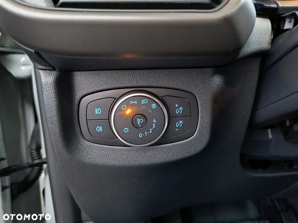 Ford Transit Courier - 19