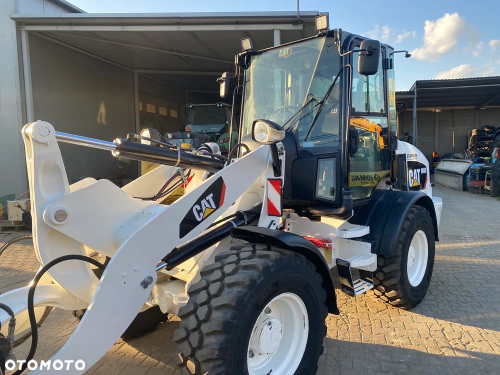 Caterpillar CAT 908M, 2020 ROK, 3500 MTH, ŁYŻKA OTWIERANA + WIDŁY, z NIEMIEC, - 19