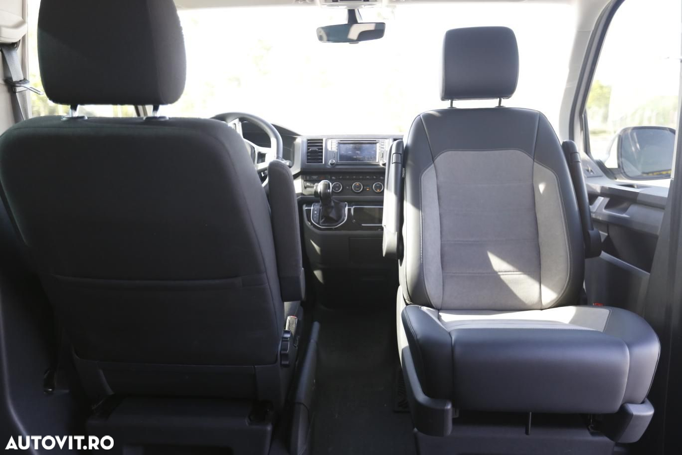 Volkswagen Caravelle - 16