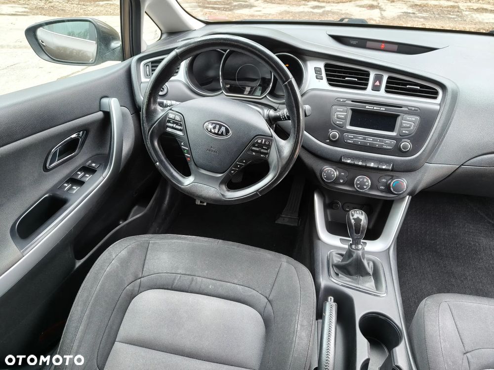 Kia Ceed - 32