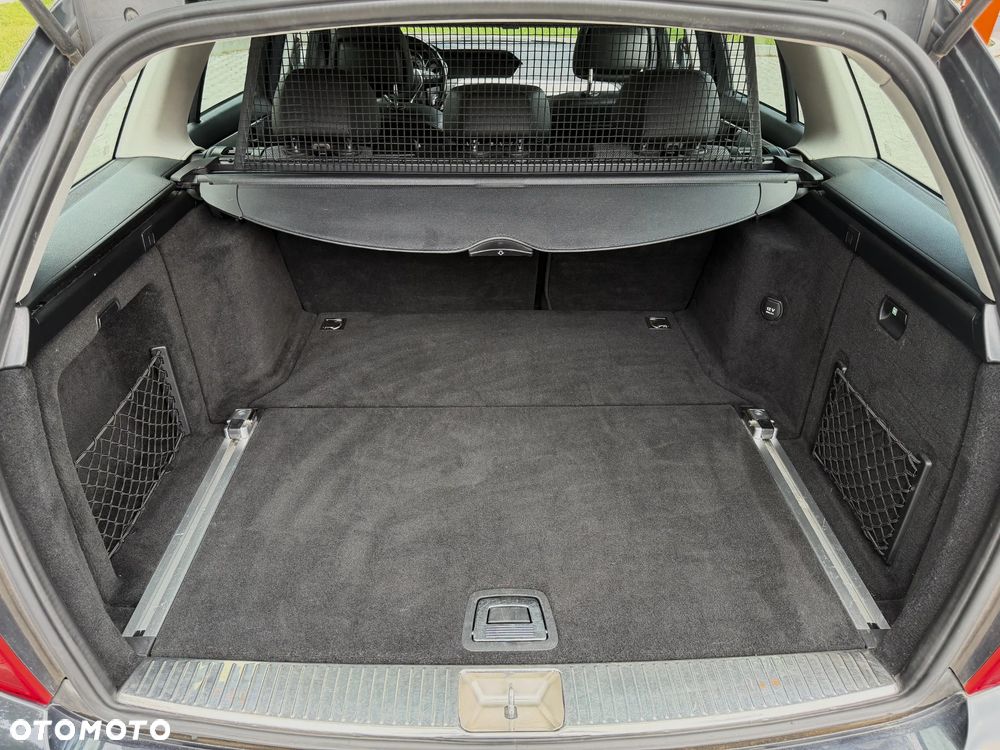 Mercedes-Benz Klasa C 220 CDI DPF (BlueEFFICIENCY) 7G-TRONIC Avantgarde - 16