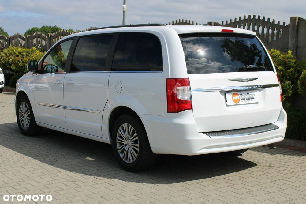 Chrysler Town & Country - 40