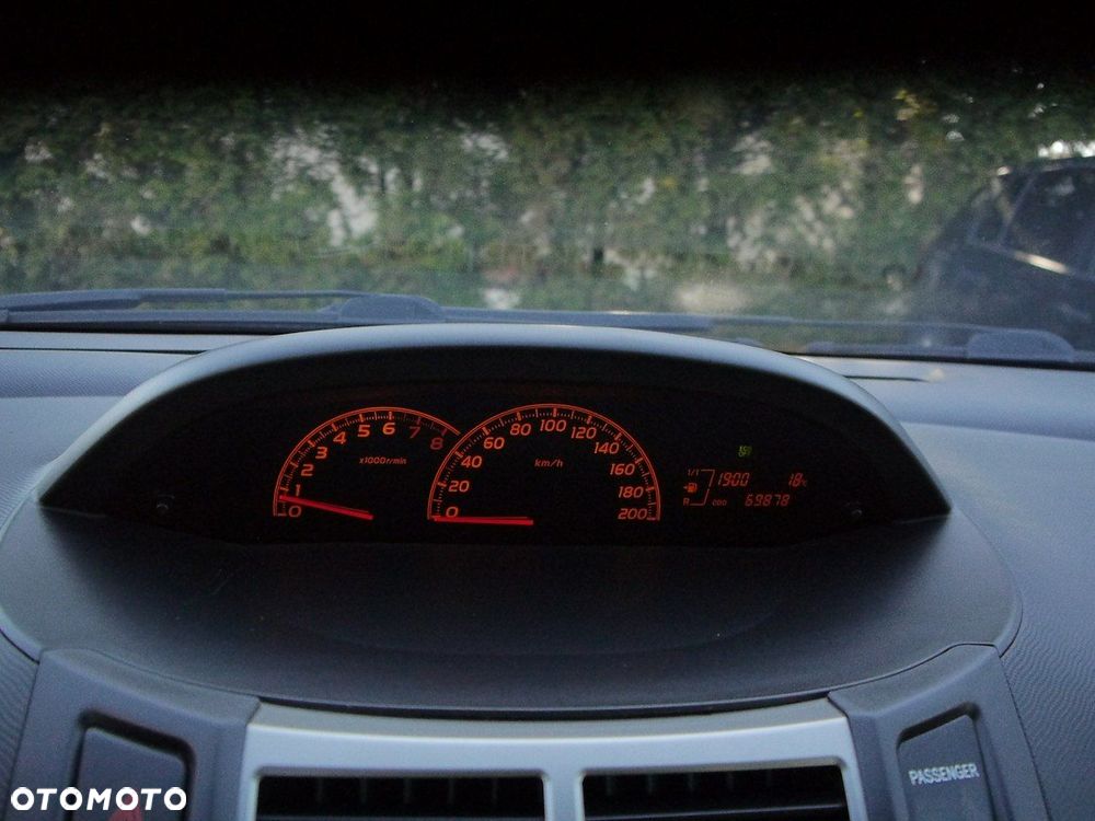 Toyota Yaris 1.33 VVT-i Executive - 21