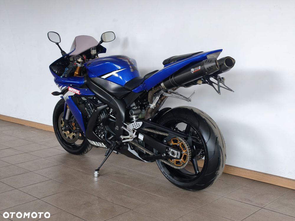 Yamaha R1 - 12