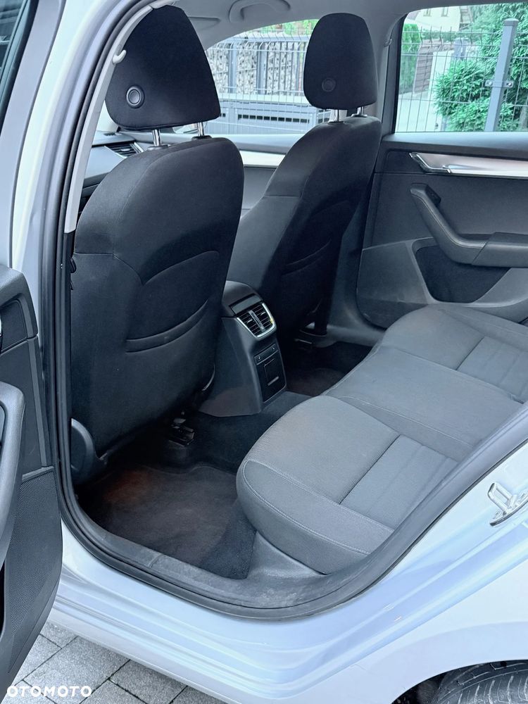 Skoda Octavia 2.0 TDI 4x4 Elegance DSG - 7