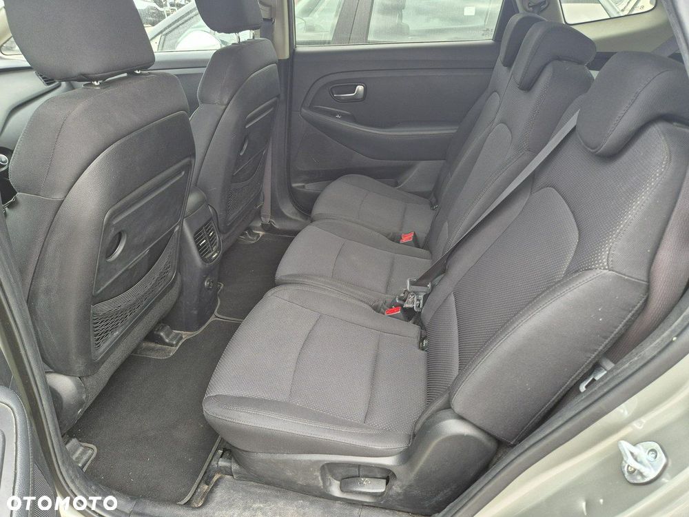 Kia Carens - 21