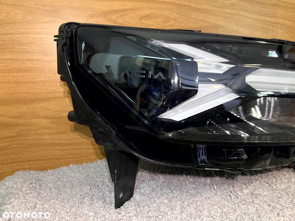 DACIA DUSTER III 2024- LAMPA PRAWY PRZÓD PRAWA PRZEDNIA REFLEKTOR ŁADNY ORYGINAŁ EUROPA 260107725R - 3