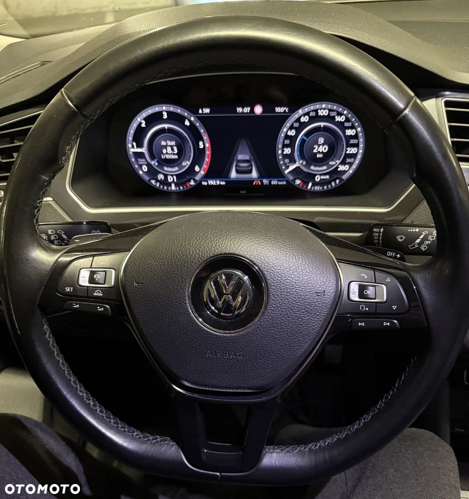 Volkswagen Tiguan - 10