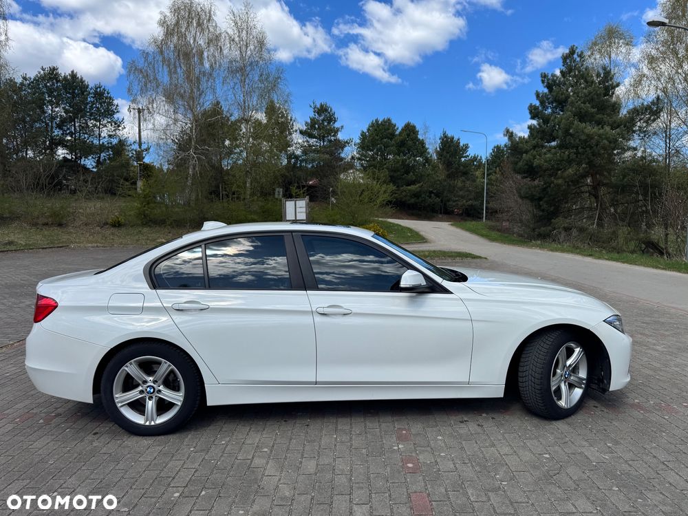 BMW Seria 3 320i - 4