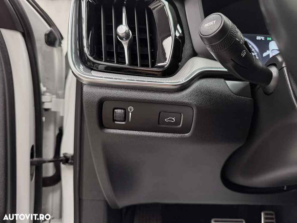 Volvo V60 D4 R-Design - 25