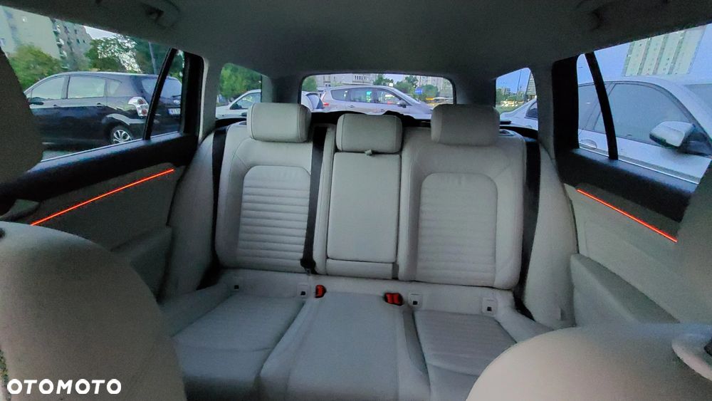 Volkswagen Passat 2.0 TDI EVO Elegance - 24