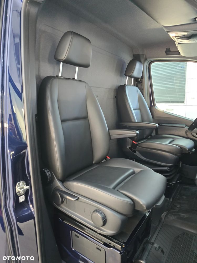 Mercedes-Benz SPRINTER 319 3.0 CDI KONTENER 4,28cmDługi 2,29cmSzero 2,24cmWysok + WINDA 750Kg 42Tyś km SERWIS DO OSTATNIEGO Km ASO MERCEDES-BENZ SALON PL STAN NOWY NOWY NOWY FABRYCZNA GWARANCJA - 39