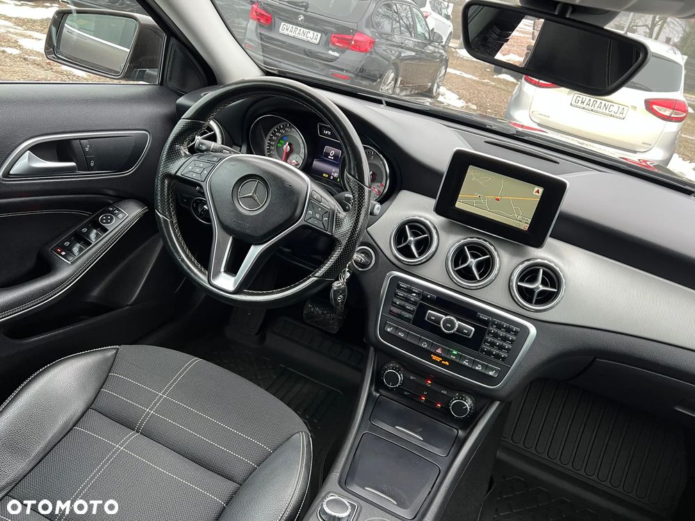 Mercedes-Benz GLA 250 4-Matic AMG Line - 18