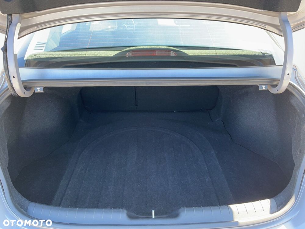 Hyundai Elantra 1.6 Smart CVT - 17