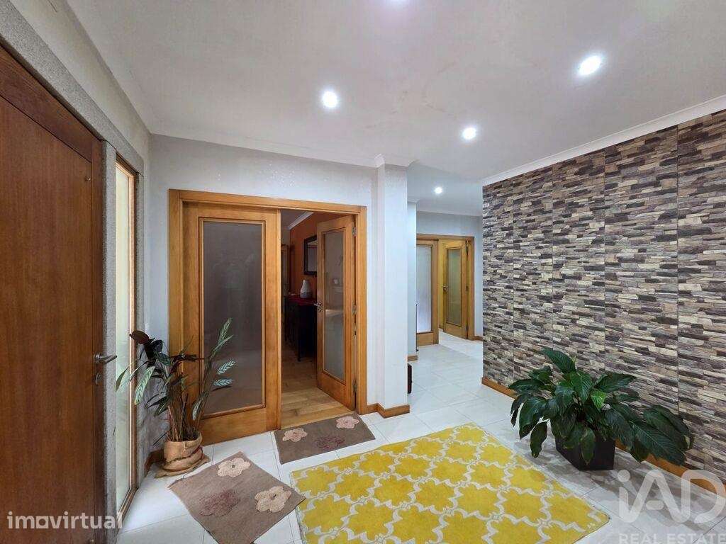 Casa / Villa T4 em Santa Comba Dão e Couto do Mosteiro de 262 m2 - Grande imagem: 2/36