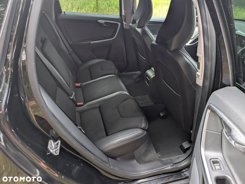 Volvo XC 60 D4 Momentum - 17