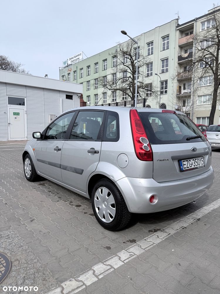 Ford Fiesta 1.3 Ambiente - 4