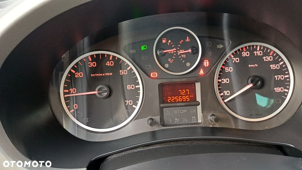 Peugeot Partner HDi FAP 110 Premium - 9