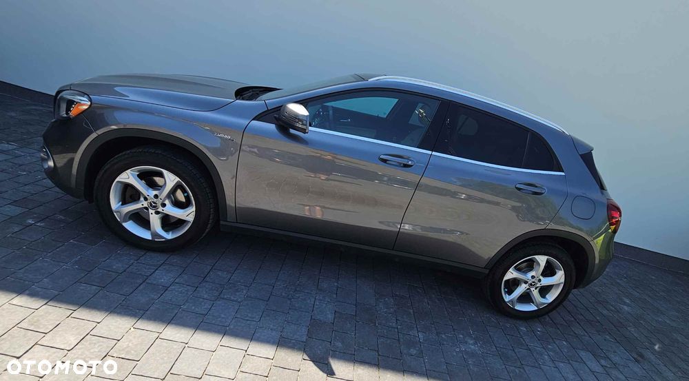 Mercedes-Benz GLA 250 4-Matic - 9