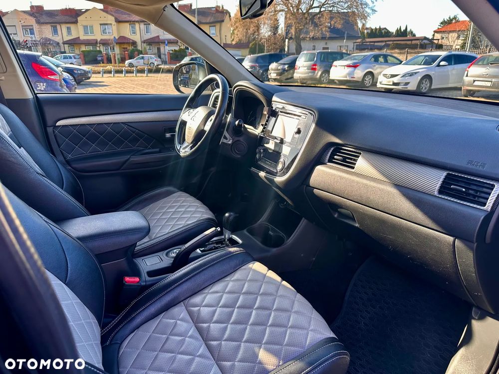 Mitsubishi Outlander - 11