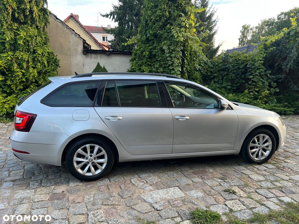 Skoda Octavia 1.6 TDI SCR Clever DSG - 9