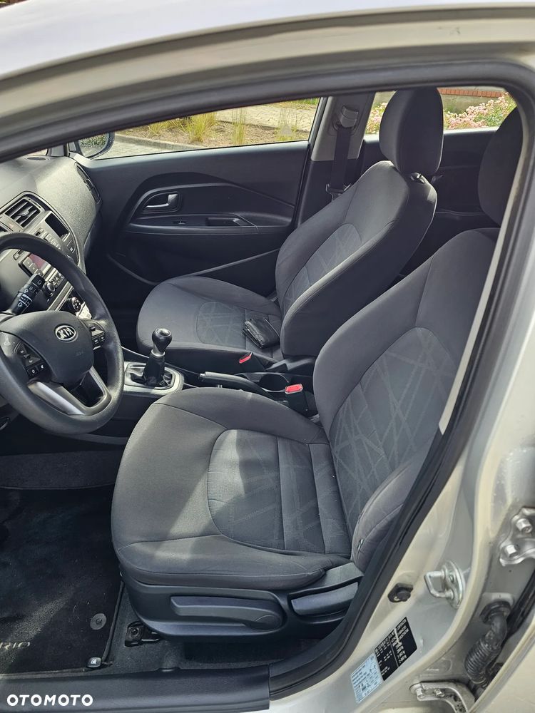 Kia Rio 1.2 Attract - 11