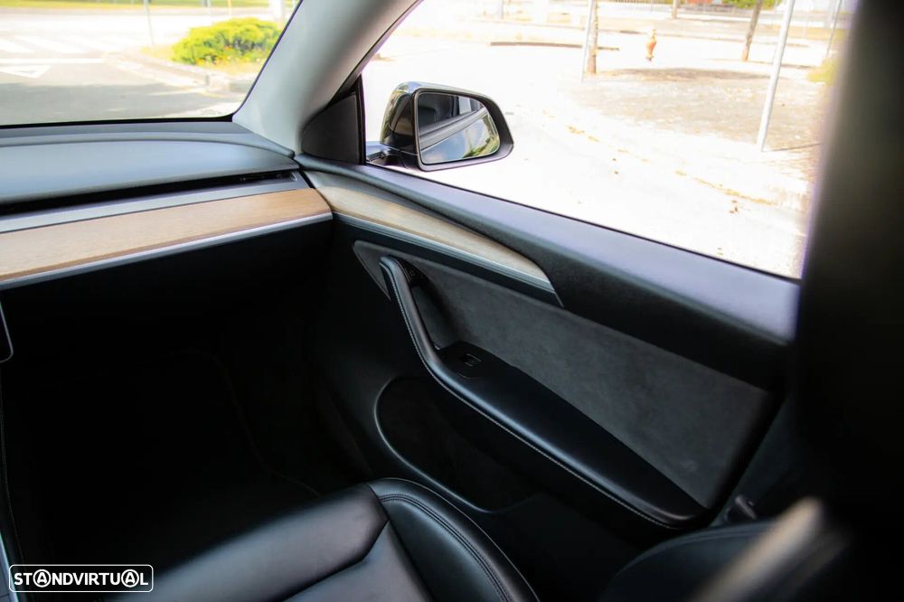 Tesla Model Y - 40