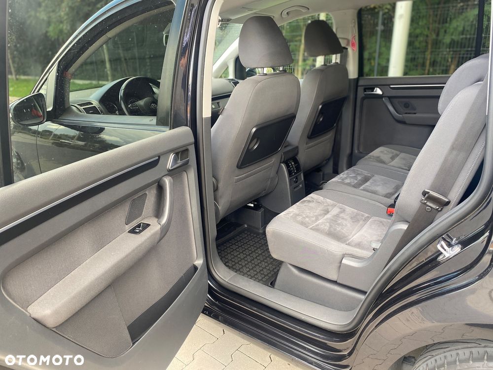 Volkswagen Touran - 22